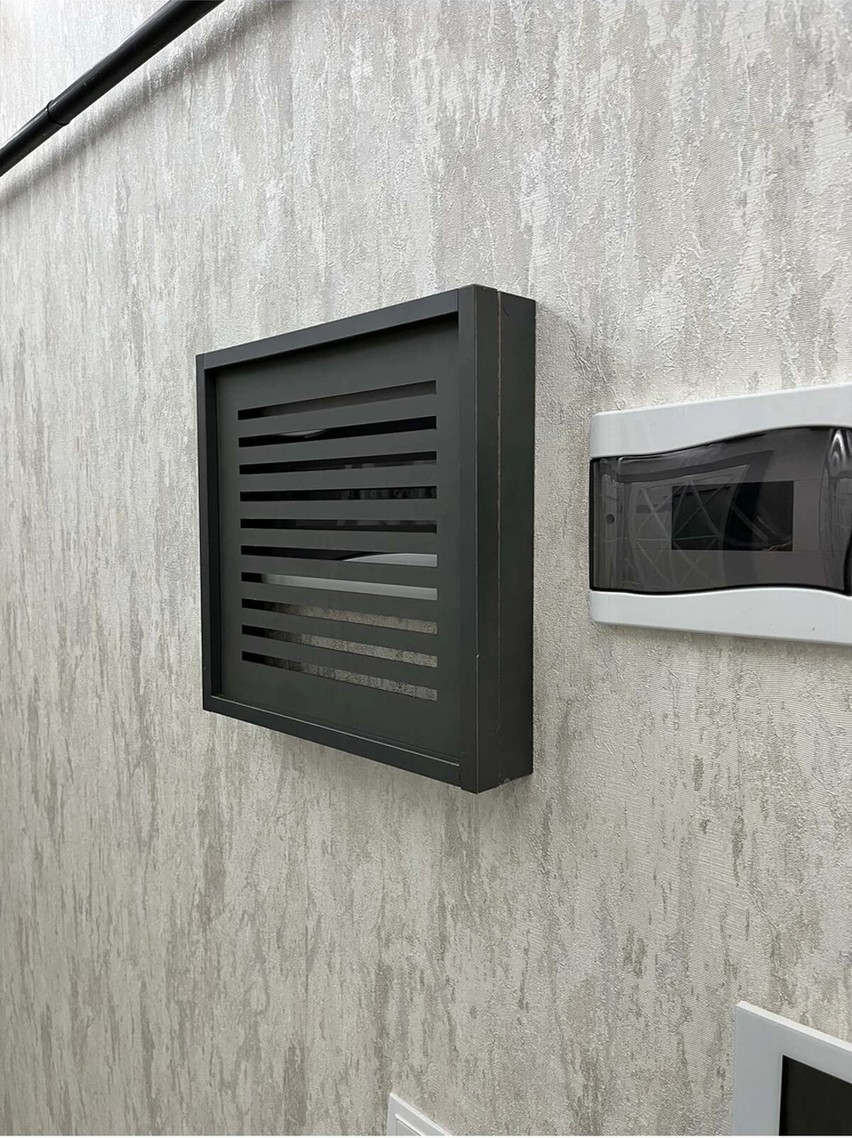 Sürgülü Elektrik Pano Düzenleyici Duvar Düzenleyici Ahşap Dekoratif Antrasit Kutu Anahtarlık Düz Çiz 38 X 40