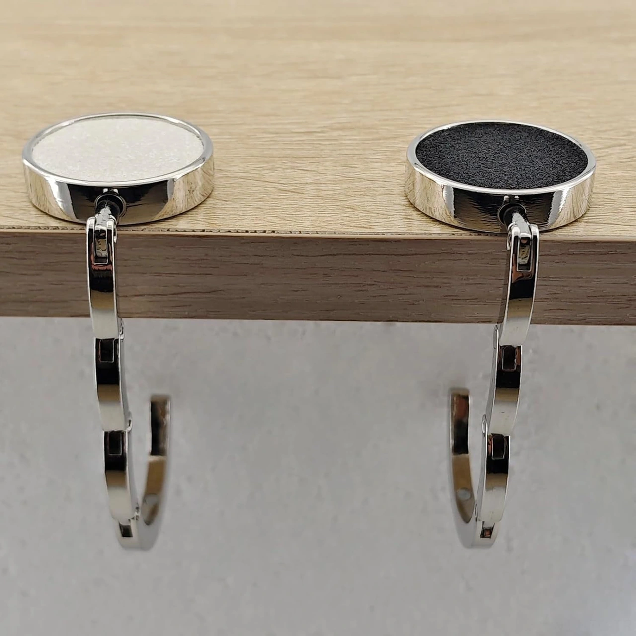 Skycity Kadın Çanta Askısı Çift Paket Katlanabilir Ve Taşınabilir Kaymazlı Zink Alyüminyum Restoran Ve Ofis Kullanıma Uygun Siyah