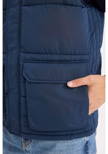 DeFacto Regular Fit Kapüşonlu Fermuarlı Cepli Şişme Yelek D6285AX25SPNV175