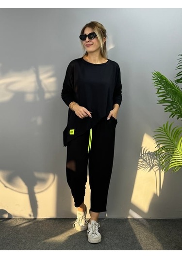 Leyla Sanat Sanata Yeni Bir Bakış Açısı Kadın Iki Iplik Viskon Pamuk Kumaş Arma Detaylı Ikili Takım Siyah