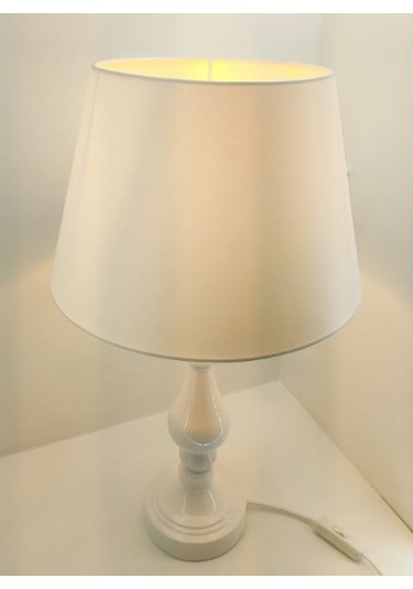 Beyaz Rustik Klasik Metal Yüksek Ayaklı 30'luk Şapkalı Abajur Beyaz