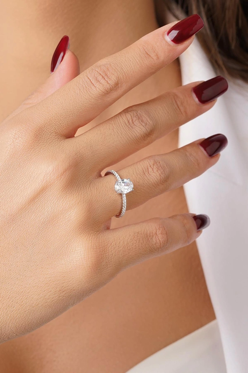 14 Ayar Altın Oval Baget Taşlı Yüzük Beyaz Altın