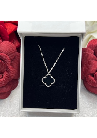 Yonca Siyah Taşlı Kadın Kolyesi 925 Ayar Gümüş Rodyumlu 12 Mm Gümüş Yonca Siyah Taşlı Kadın Kolyesi 925 Ayar Gümüş Rodyumlu 12 Mm Gümüş