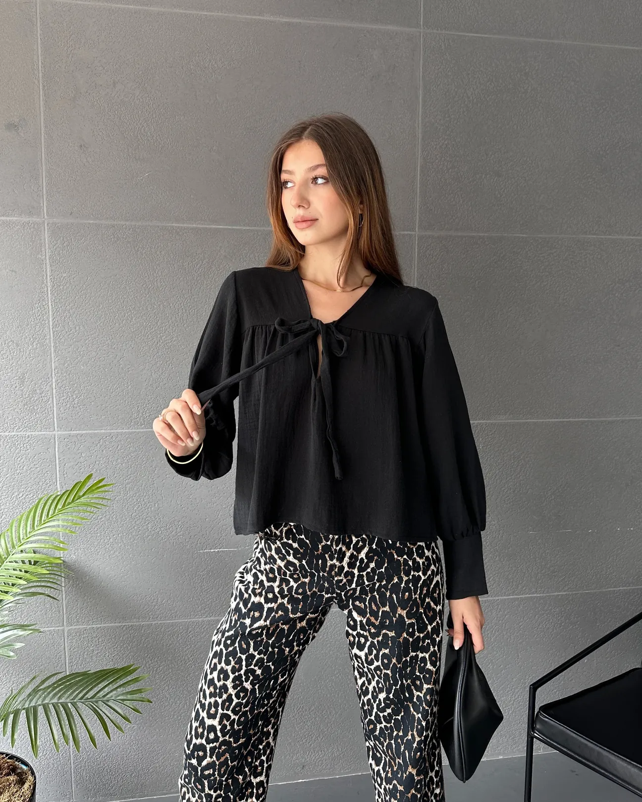 Lirya Prive Yakası Bağlamalı Basic Müslin Bluz Siyah - Siyah