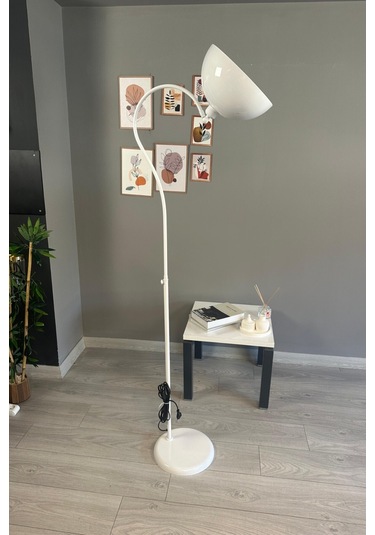 Beyaz Lambader Modern Dekoratif Metal Oturma Odası Çalışma Odası Zemin Lambası 6956 Beyaz
