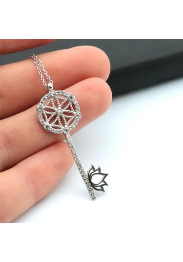 925 Ayar Gümüş Zirkon Taşlı Zarif Anahtar Tasarımlı Kolye Gümüş