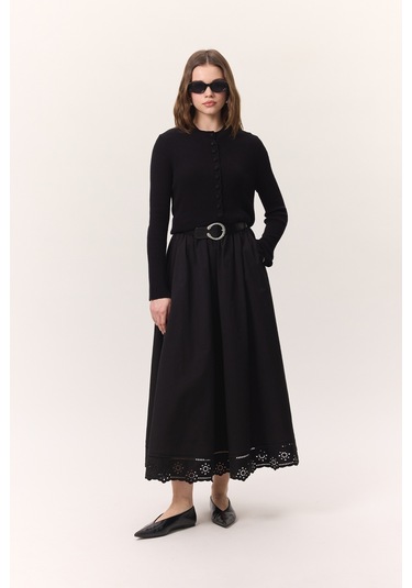 Nakış Detaylı Geniş Etek Siyah Siyah