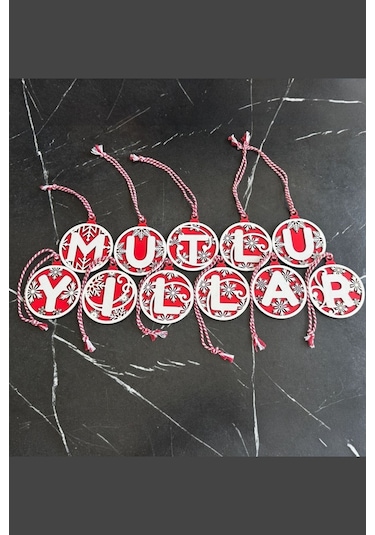 River World Yılbaşı Ağaç Süsü Kırmızı Beyaz İpli Mutlu Yıllar Yazılı Ahşap 11 Harfli