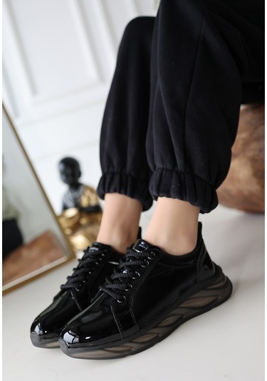 Piona Siyah Rugan Gri Tabanlı Spor Ayakkabı Siyah