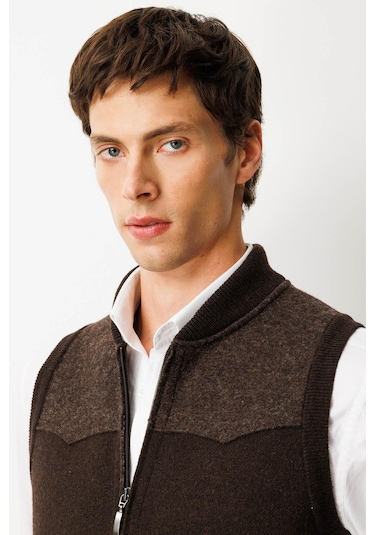 Erkek Hakim Yaka Göğsü Ve Cebi Keçe Yün Yelek K.kahve K.kahve