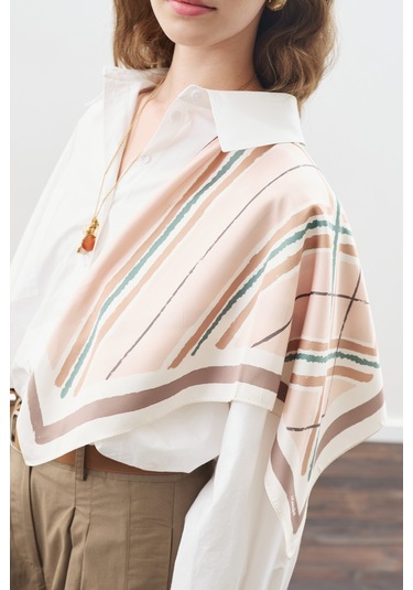 Desenli Orta Boy Saten Fular Leya Leya