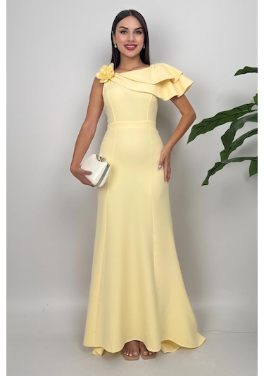 Delvira Drapeli Tek Omuz Çiçek Detaylı Uzun Sarı Abiye Elbise Sarı