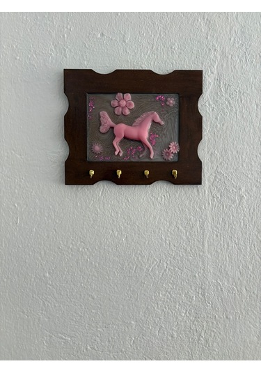 Pelince - Pembe At Figürlü - Epoksi Ahşap Anahtar Askılığı Tek Ürün - Ebat : 24 X 29 Cm Ahşap
