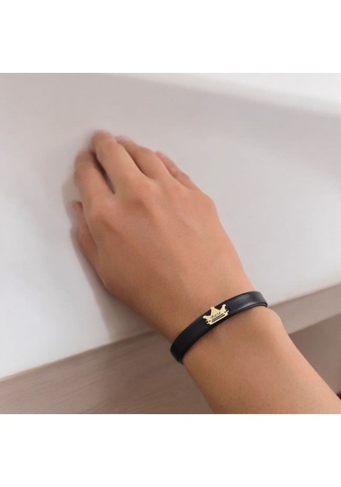 Buse İsmine Özel 14 Ayar Altın Plakalı Hakiki Siyah Derili Taç Motifli Hediye Bileklik-503isim Buse