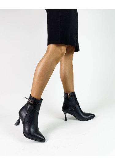 Siyah Renk Sivri Burun Kadeh Topuk Fermuarlı Kadın Bot Siyah