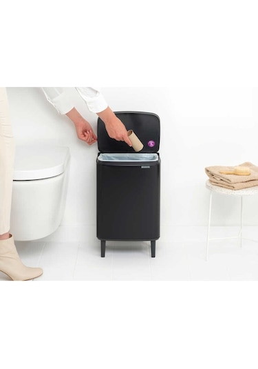 Brabantia Mat Siyah Ayaklı Çöp Kutusu 12 Litre Mat Siyah