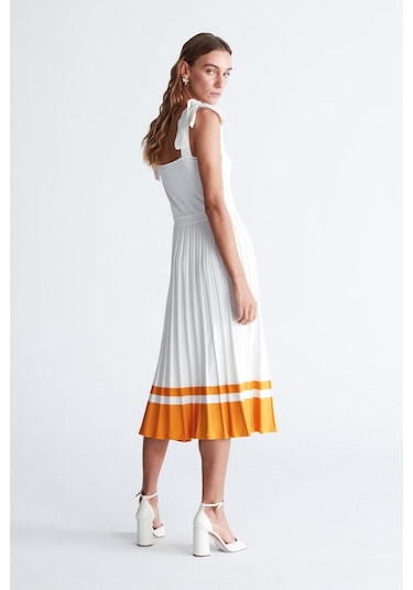 Styleboom X Peraluna Kelly Dress Askılı Bağlama Detaylı Rahat Kesim Midi Boy Yazlık Kadın Triko Elbise Ekru