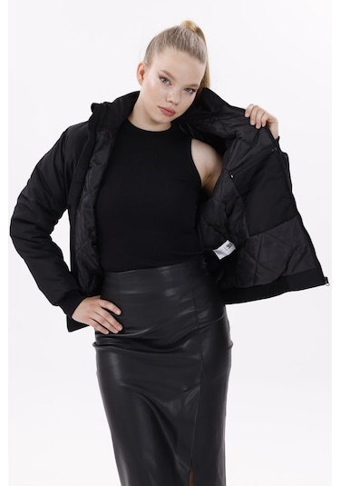 Kadın Astarlı Dik Yaka Mevsimlik Su Ve Rüzgar Geçirmez Mont Siyah