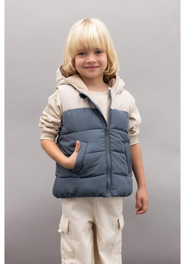 Defacto Erkek Bebek Su İtici Polar Astarlı Blok Renk Desenli Kapüşonlu Şişme Yelek A2848A524AUGR314 Gri Defacto Erkek Bebek Su İtici Polar Astarlı Blok Renk Desenli Kapüşonlu Şişme Yelek A2848A524AUGR314 Gri