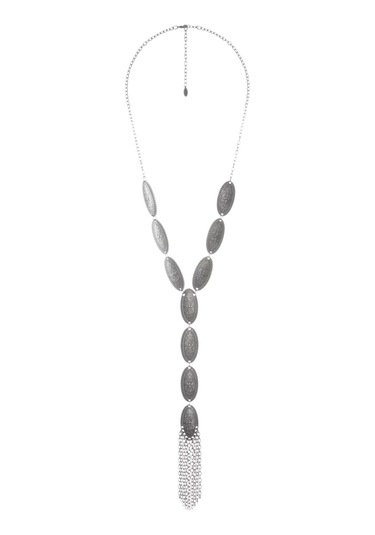 Kadın Antik Gümüş Kaplama Etnik Motifli Oval Formlu Püsküllü Kolye Gümüş