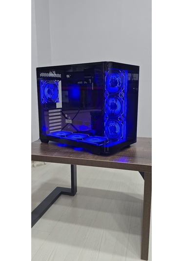 Anime Karakterli 7 Argb Fanlı 750w 80+ Bronze Power Supply Siyah Kavisli Cam Akvaryum Kasa