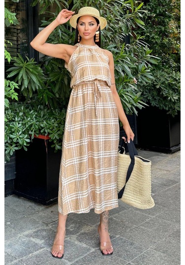 Kadın Bej Ekose Desenli, Halter Yaka, Kendinden Kemerli Uzun Salaş Elbise Bej