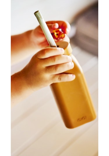 Oioi Silikon Şişe ve Pipet 6+ Ay 200 ML Woody Brown - Powder Grey Gri