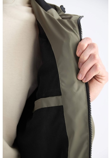 DeFacto Su İtici Regular Fit Mevsimlik Baharlık Kapüşonlu Fermuarlı Mont D7883AX25SPKH401 DeFacto Su İtici Regular Fit Mevsimlik Baharlık Kapüşonlu Fermuarlı Mont D7883AX25SPKH401