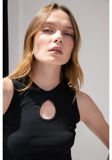 Siyah Yaka Detaylı Fitilli Crop Örme Bluz Siyah