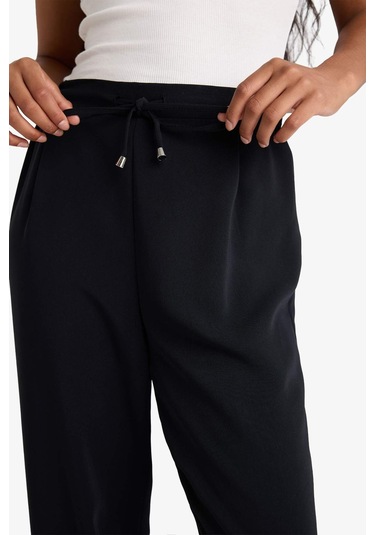 Defacto Carrot Fit Yüksek Bel Beli Bağcıklı Düz Paça Pantolon E6676ax25aubk81 Siyah