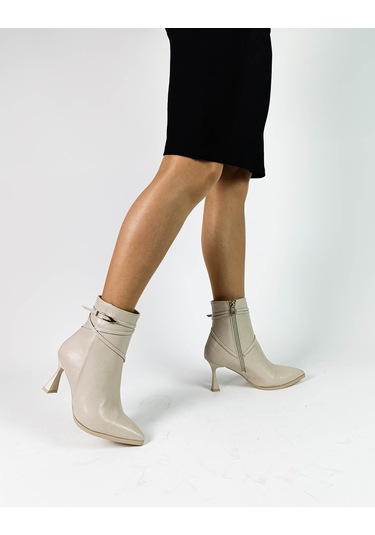 Bej Renk Sivri Burun Kadeh Topuk Fermuarlı Kadın Bot Bej
