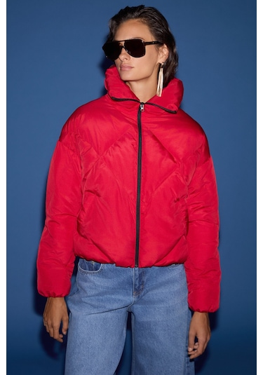 Manon  Kadın Dik Yaka Kapitone Desenli Orta Kalınlıkta Rüzgar Geçirmez Şişme Dış Giyim Kırmızı Mont