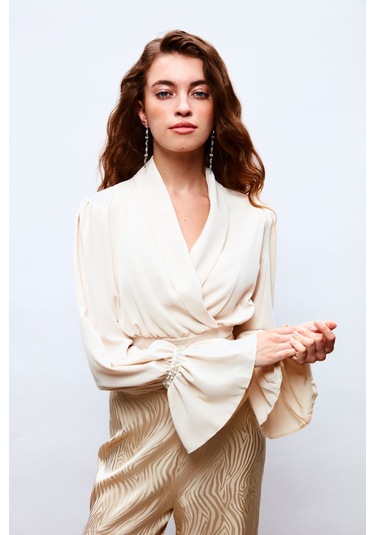 Sateen Kol Aksesuar Detaylı Bluz - Bej-133702