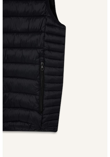 Defacto Slim Fit Dar Kesim Kapüşonlu Fermuarlı Yelek N4652az25aubk27 Siyah Defacto Slim Fit Dar Kesim Kapüşonlu Fermuarlı Yelek N4652az25aubk27 Siyah