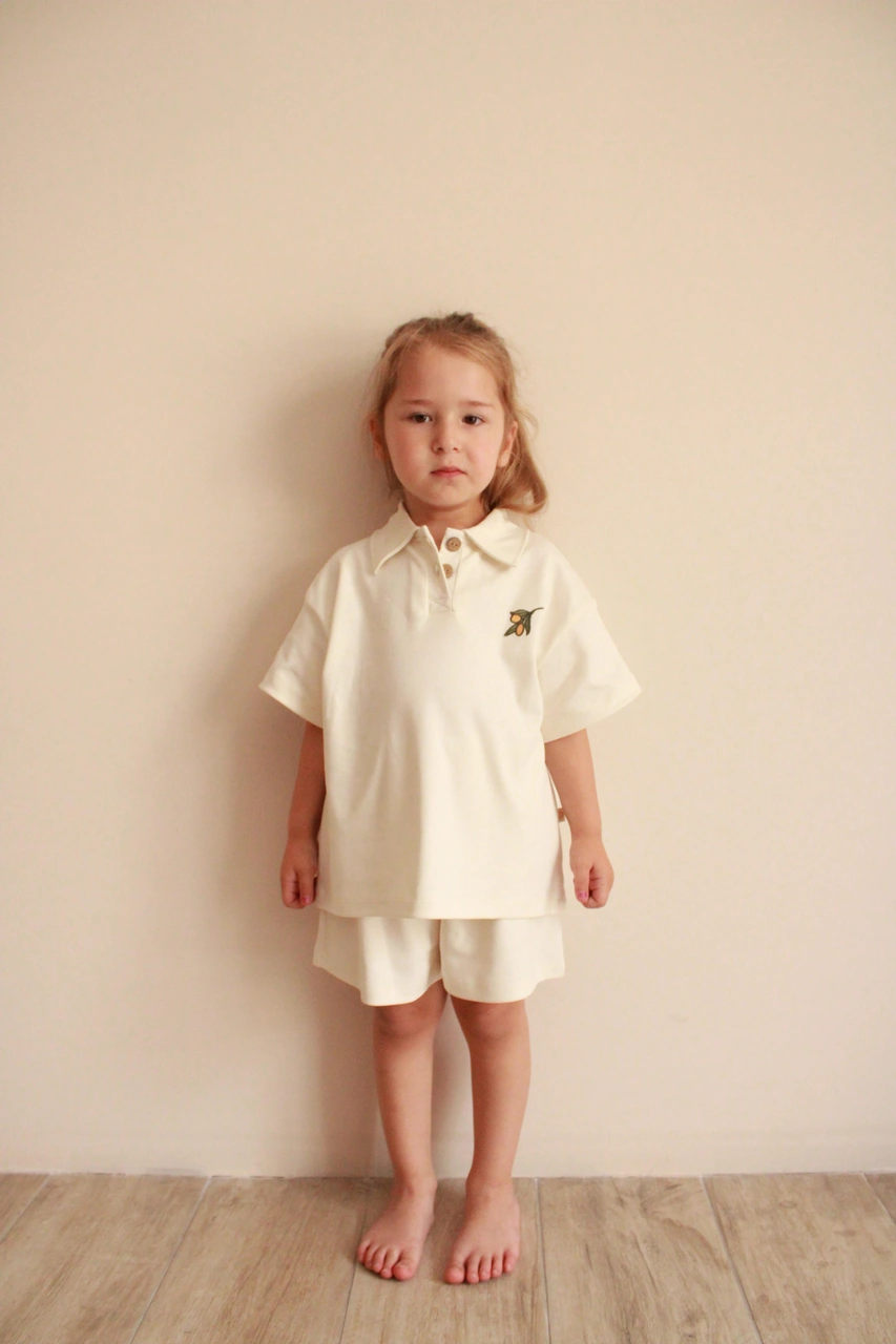 Zeytin Nakışlı Polo Yaka Şortlu Takım Ekru