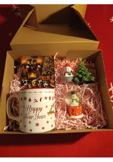 Yılbaşına Özel Kutulu Hediye Seti - Yeni Yıl Kupa & Kar Küresi & Bardak Altlığı & Mum