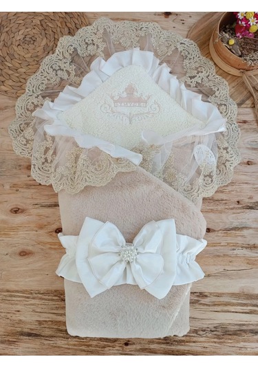 Yenidoğan Wool Yün Kumaş Taç Nakışlı Güpür Duvaklı Fiyonk Prizma Taş Unisex Kundak Bebek Battaniyesi Bej Çok Renkli
