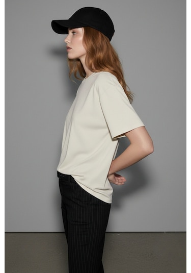 Soft&Basic Kadın %100 Organik Pamuk Oversize Fit Basic Yuvarlak Yaka T-shirt Ekru