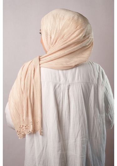 Bej Pratik Hazır Geçmeli Tesettür Eşarp Fukuro Piliseli Çiçek Desenli Lazer Kesim 1819 12