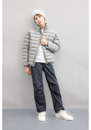 DeFacto Erkek Çocuk Su İtici Rüzgar Geçirmez Yarım Balıkçı Yaka Şişme Mont C5465A824AUGR307