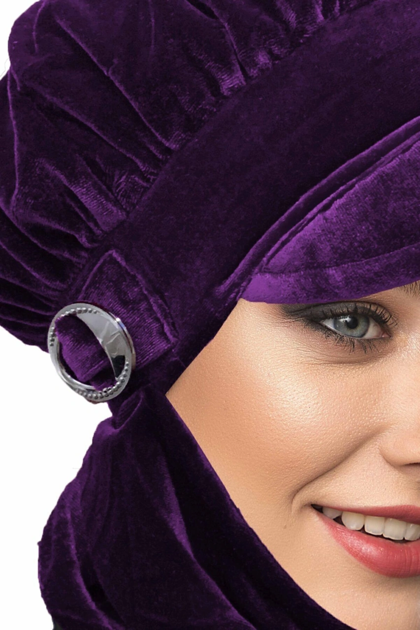 Kadife Şapka Atkılı Toka Detaylı Mor Hazır Türban Tesettür Bone Mor