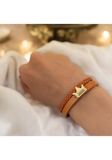 Archin Fatma İsmine Özel Kahverengi Derili Taç Motifli 14 Ayar Altın Plakalı Hediye Bileklik-467isim Fatma