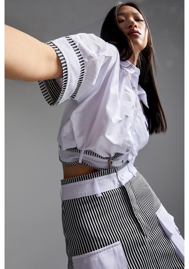 Itsbasic Kadın Beyaz Renk Oversize Kemer Detaylı Önü Düğmeli Crop Top Kumaş Gömlek