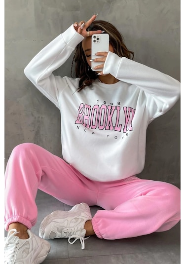 Modagen Kadın Pembe Beyaz Brooklyn Baskı Oversize Bisiklet Yaka Alt Üst Eşofman Takımı Pembebeyaz