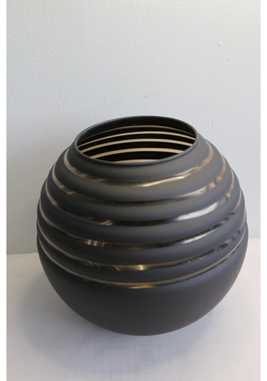 Siyah Mat Vazo Asorti Beyaz