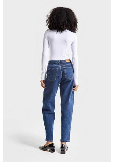 Mavi Likralı Kumaş Mom Fit Denim Pantolon Mavi