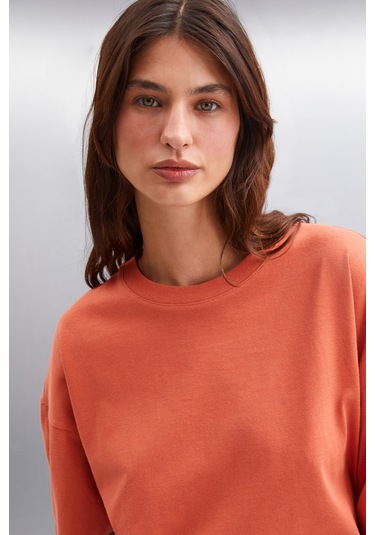 Jemmy Kadın %100 Organik Pamuk Relaxed Fit Yırtmaçlı Yuvarlak Yakalı Kiremit Rengi T-shirt