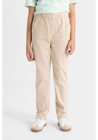 DeFacto Erkek Çocuk Düz Paça Beli Lastikli Cepli Bej Basic Düz Gabardin Okul Pantolonu T8850A624AUBG732