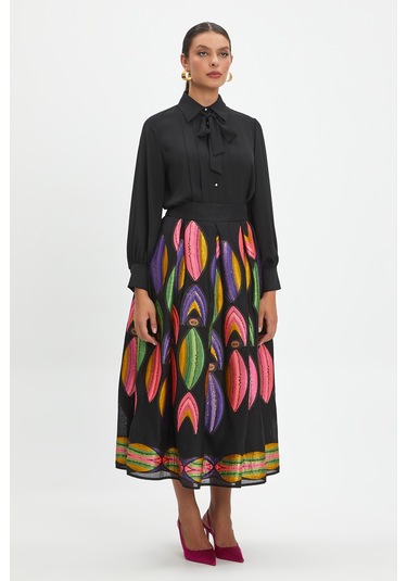 Kadın Desenli Midi Boy Etek - Canlı Renkli İşlemelerle Özel Gün Ve Günlük Kombinler İçin Şık Tasarım Siyah