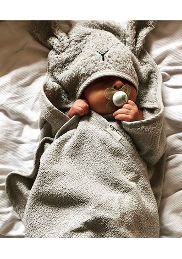 Cigit Kulaklı Tavşan Nakışlı Bebek Banyo Havlusu 75x75 Cm Gri 75 x 75